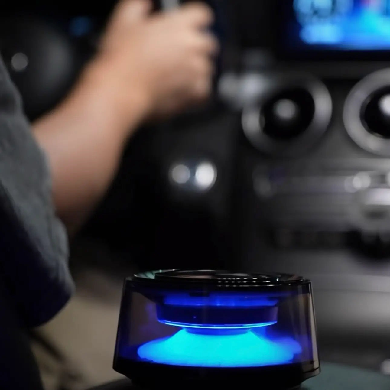 CHASSENCE Luxe Car Diffuser Pro | Auto-Sensing, French Scents & Negative Ion Purifier